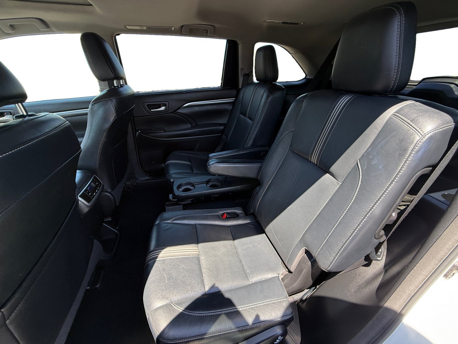 Used 2018 Blizzard Pearl Toyota SE image 16
