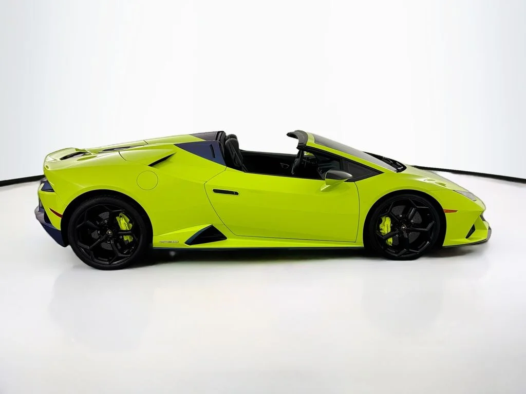 Used 2020  Lamborghini  image 4