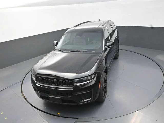 New 2026 Diamond Black Crystal Pearlcoat Jeep Limited image 13