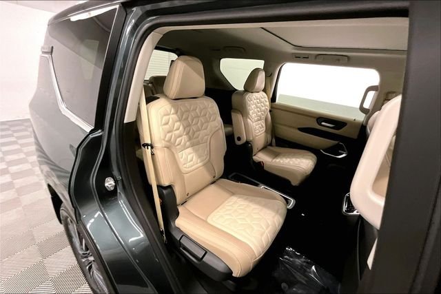 New 2026 Alpine Metallic/Super Blk Nissan Platinum Reserve image 36