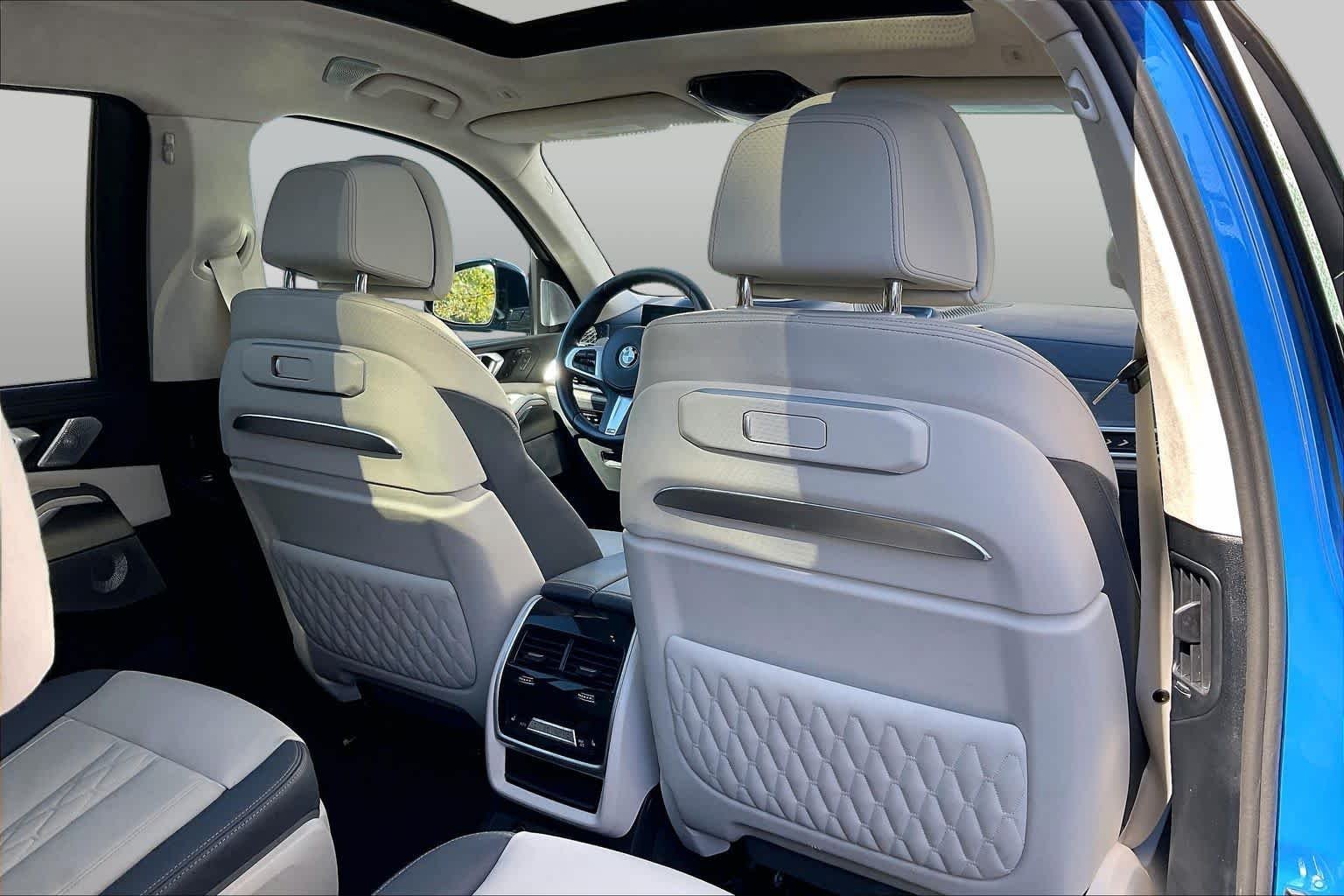 Used 2026 Santorini Blue BMW xDrive40i image 20