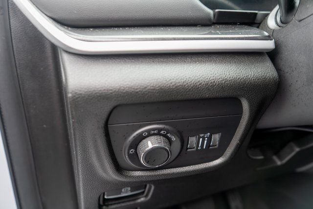 Used 2023 White Jeep Laredo image 17