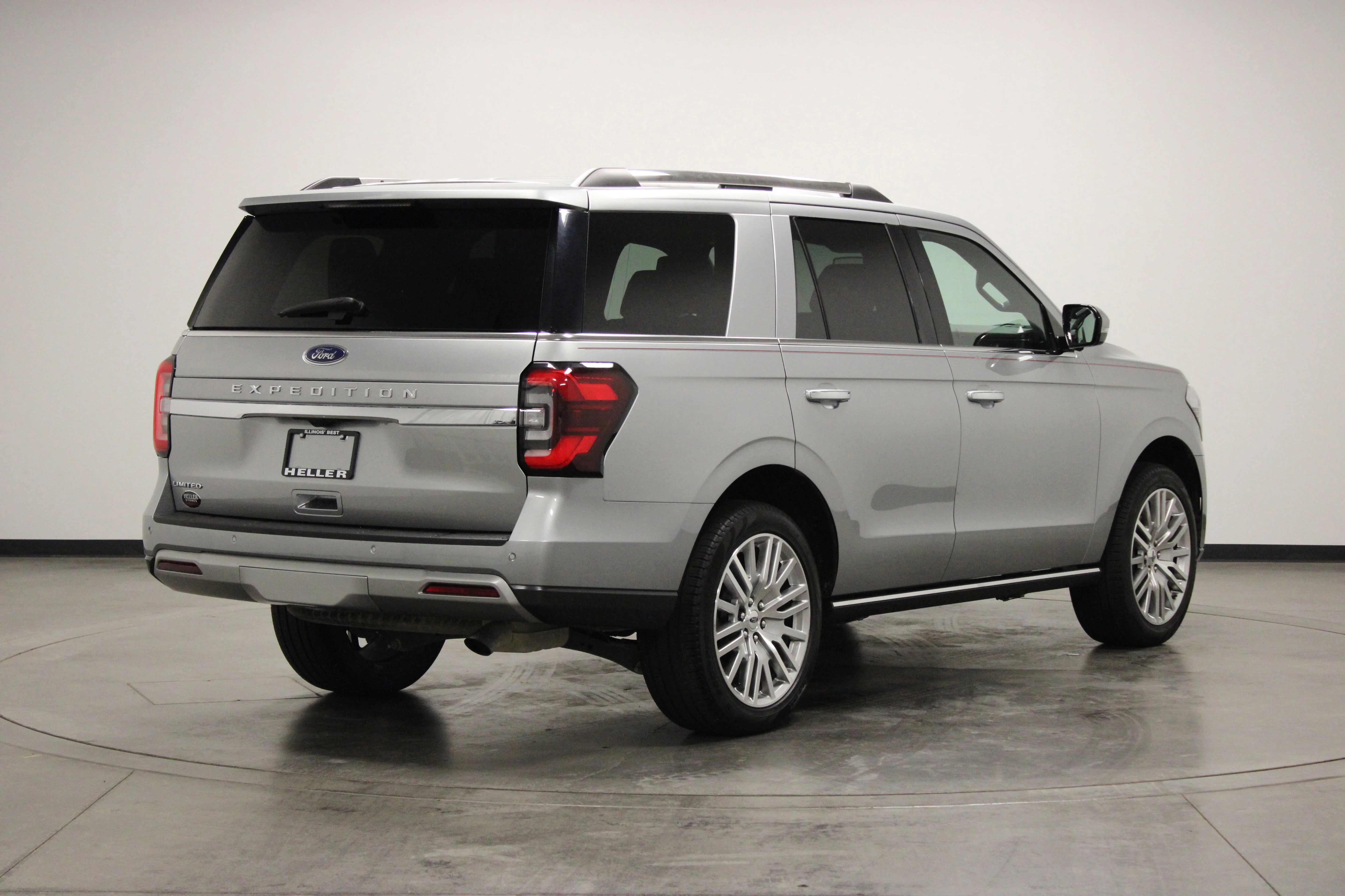 Used 2024 Silver Metallic Ford Limited image 8
