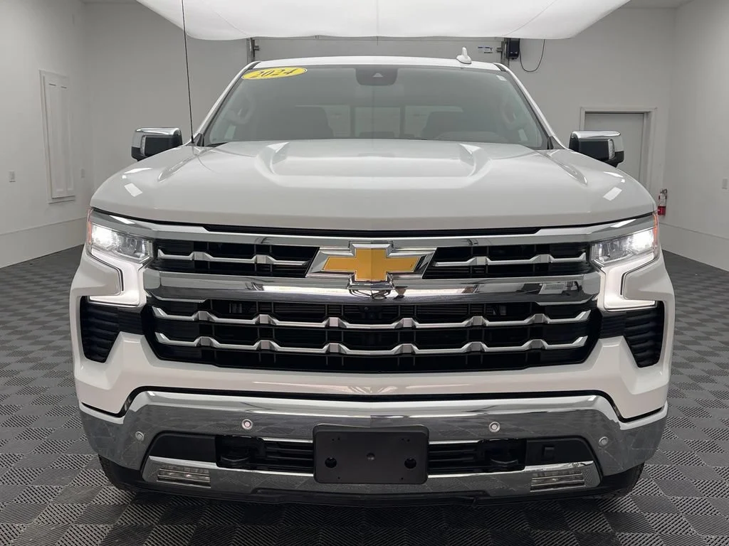 Used 2024 Summit White Chevrolet LTZ image 14