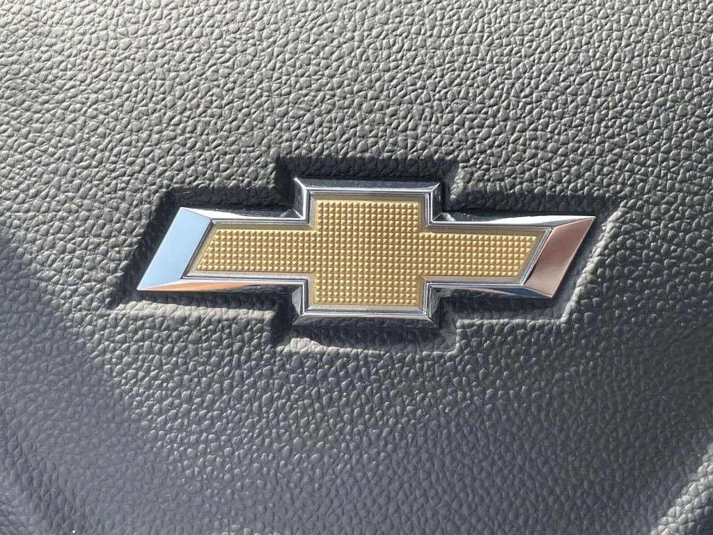 New 2026 Mosaic Black Metallic Chevrolet LT image 30