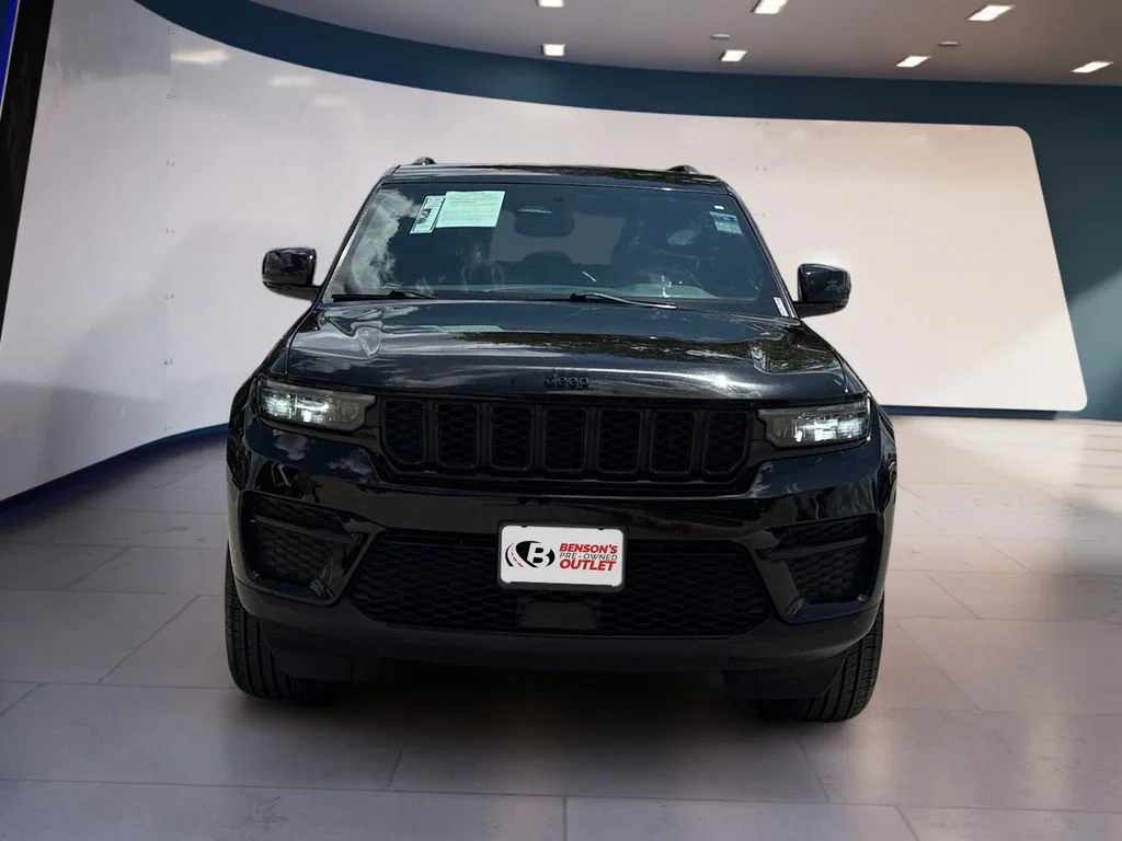 Used 2024 Black Jeep Altitude image 8