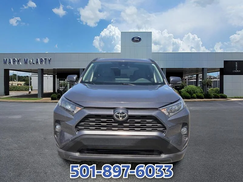 Used 2021 Magnetic Gray Metallic TOYOTA XLE FWD image 8