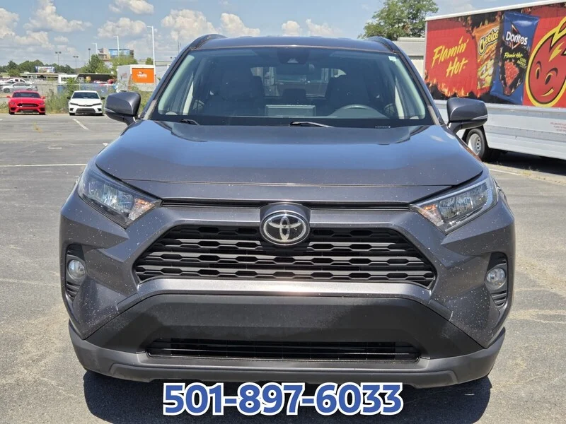 Used 2021 Magnetic Gray Metallic TOYOTA XLE FWD image 8