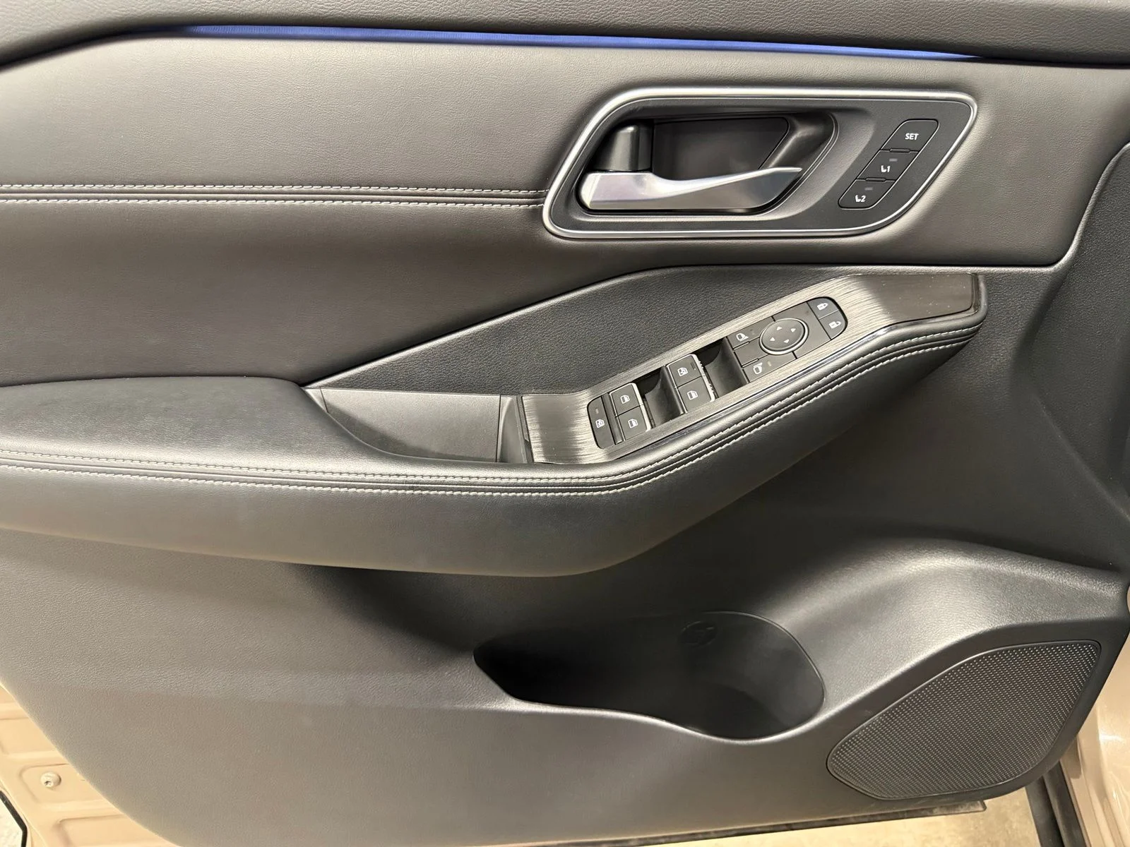 Used 2024 Black Nissan Platinum image 21
