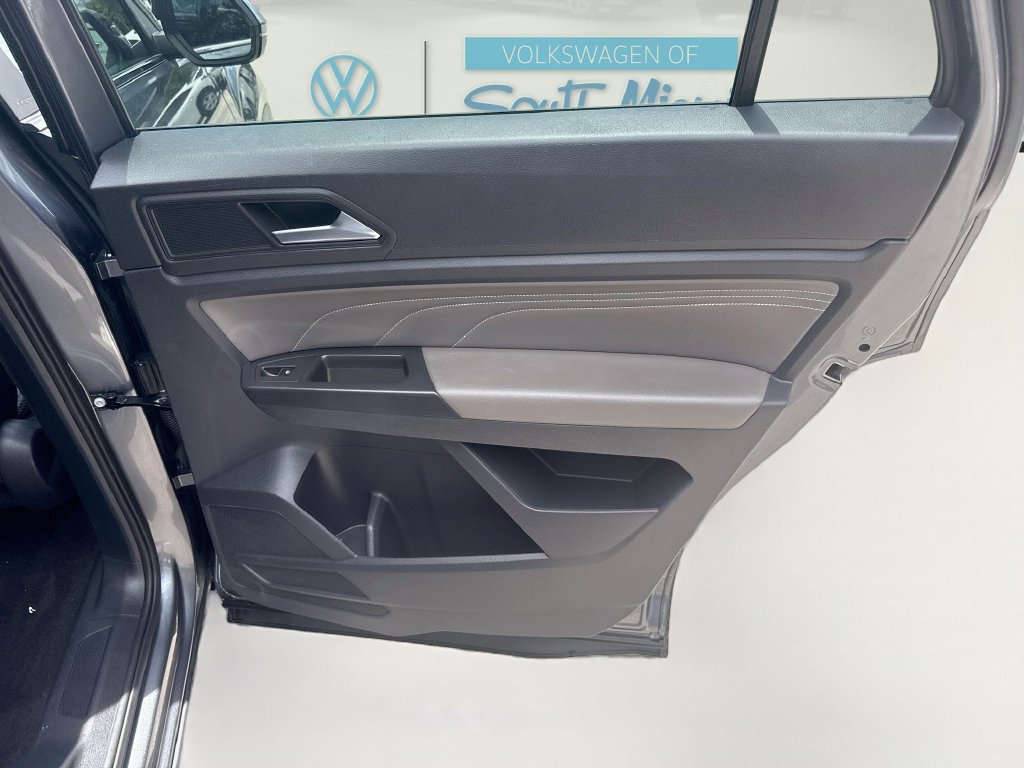 Used 2023  Volkswagen 2.0T SE image 30