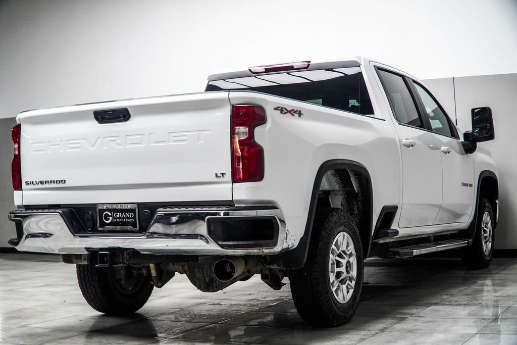 Used 2025 White Chevrolet LT image 12