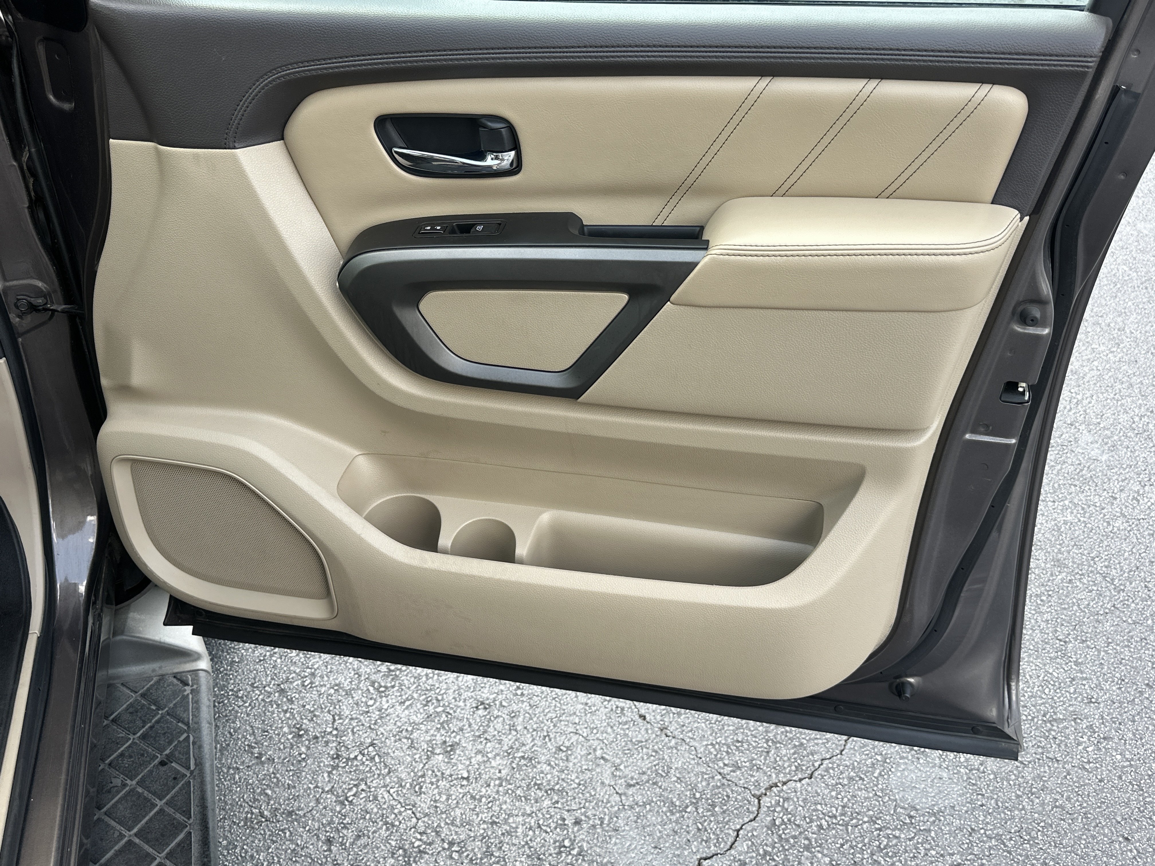 Used 2015 Java Metallic Nissan Platinum image 14