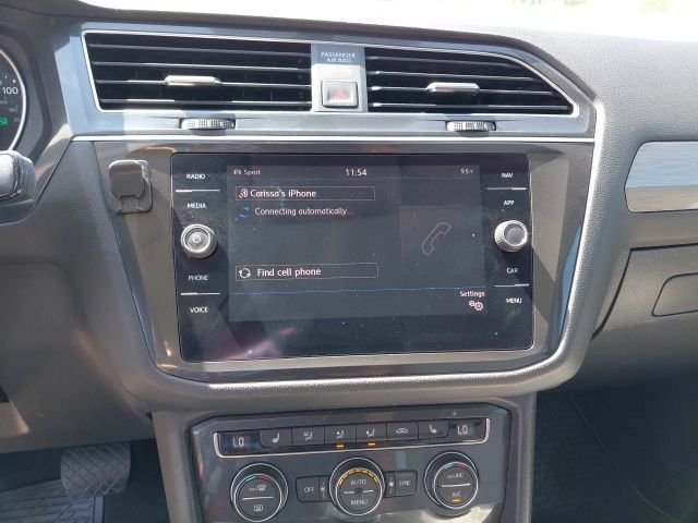 Used 2018 Cardinal Red Metallic Volkswagen 2.0T SEL image 17