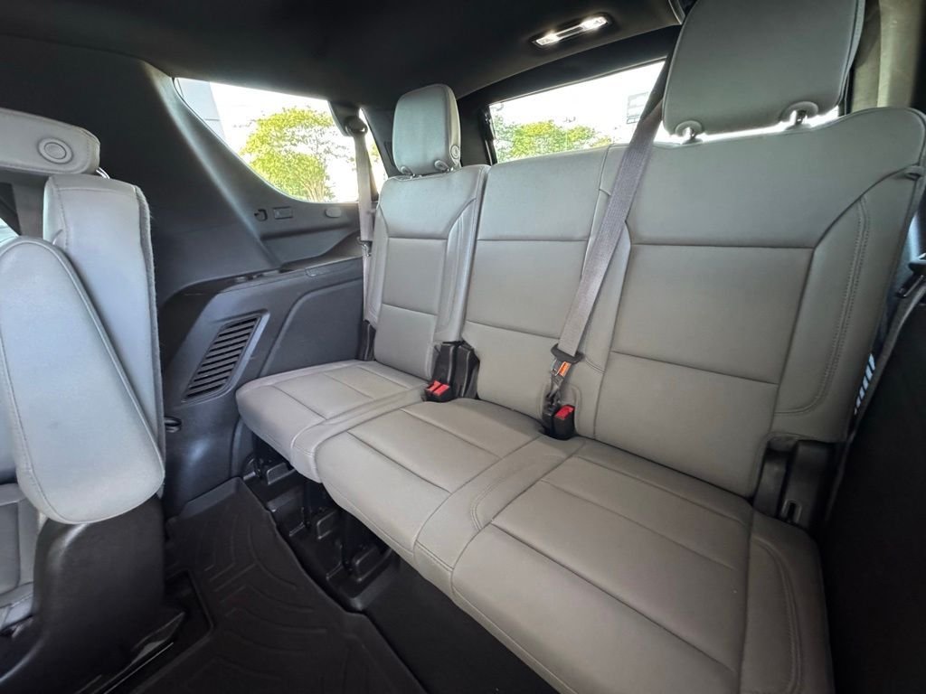 Used 2023 White Chevrolet Z71 image 23