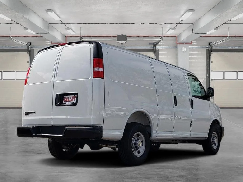 2025 Chevrolet Express Cargo Work Van - Photo 7