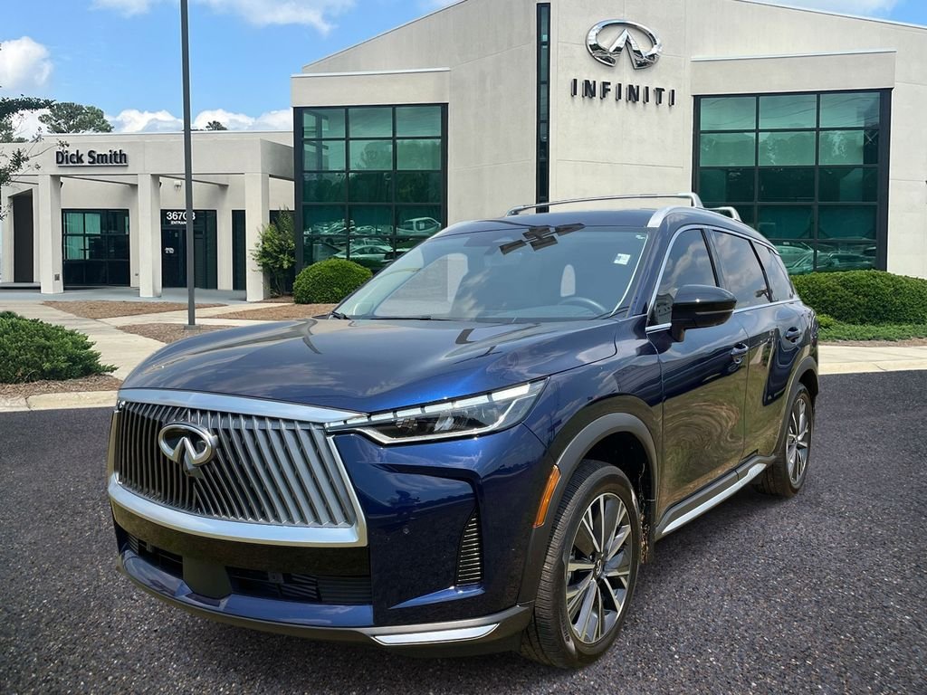 Used 2026 Blue INFINITI LUXE image 3