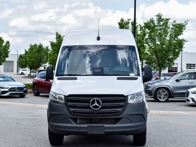 New 2026 Arctic White Mercedes-Benz Cargo 170 WB image 30