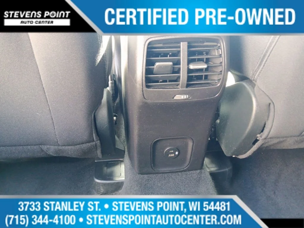 Used 2022 Red Metallic Ford SE image 31