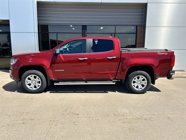 Used 2019 Red CHEVROLET 4WD LT image 9