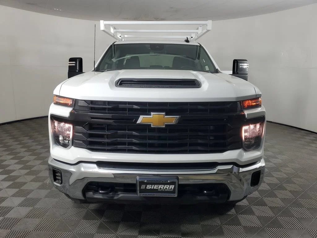 New 2026 Summit White Chevrolet WT image 9
