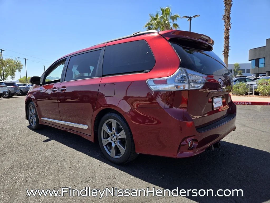 Used 2018 Red Toyota SE Premium image 4