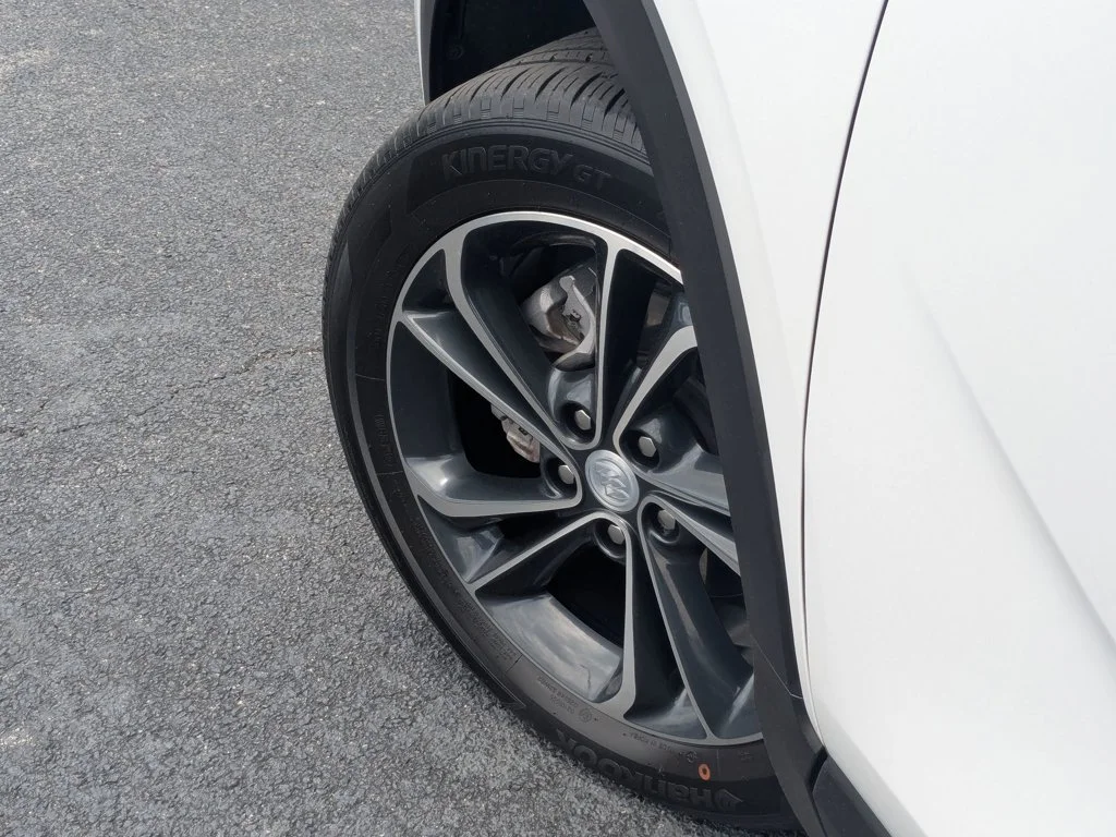 Used 2022 Summit White Buick Select image 9
