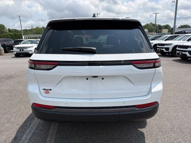New 2026 White Jeep Altitude image 4
