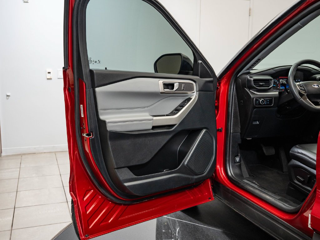 Used 2023 Rapid Red Metallic Tinted Clearcoat Ford XLT image 29
