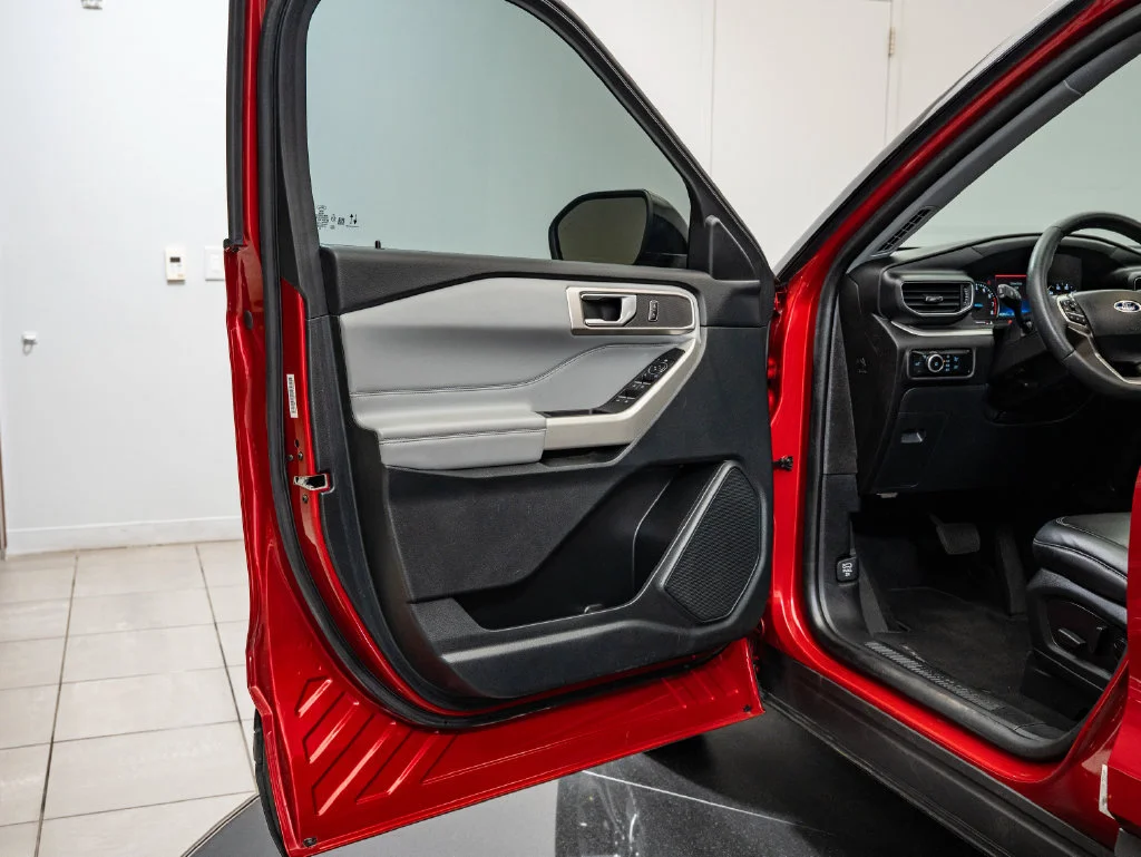 Used 2023 Rapid Red Metallic Tinted Clearcoat Ford XLT image 29