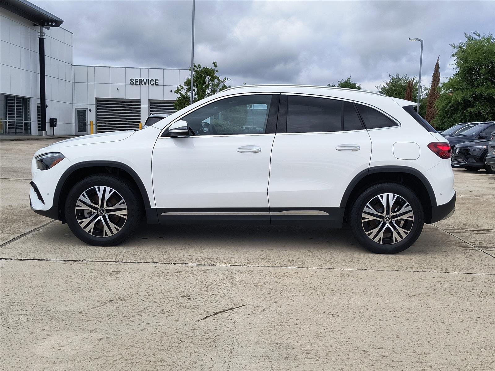 Used 2025 WHITE Mercedes-Benz GLA 250 image 3