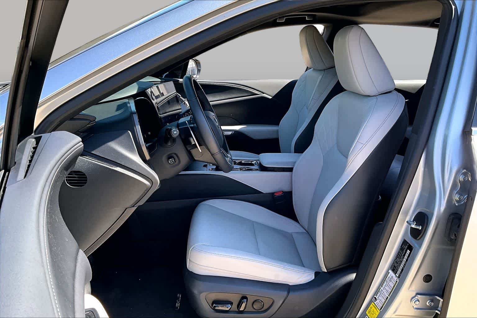 2025 Lexus RX 350 - Photo 14