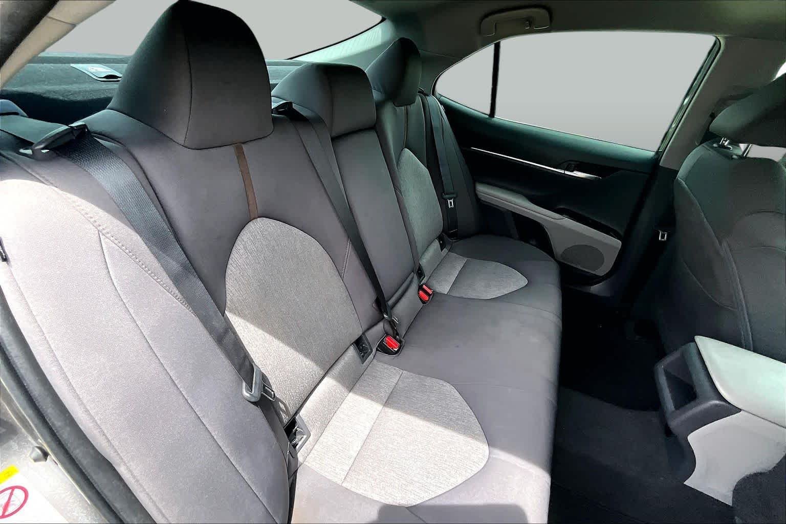 Used 2018 Predawn Gray Mica Toyota LE image 19