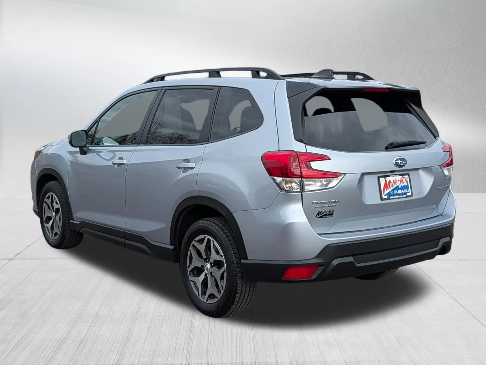 Used 2024 Ice Silver Metallic Subaru Premium image 5