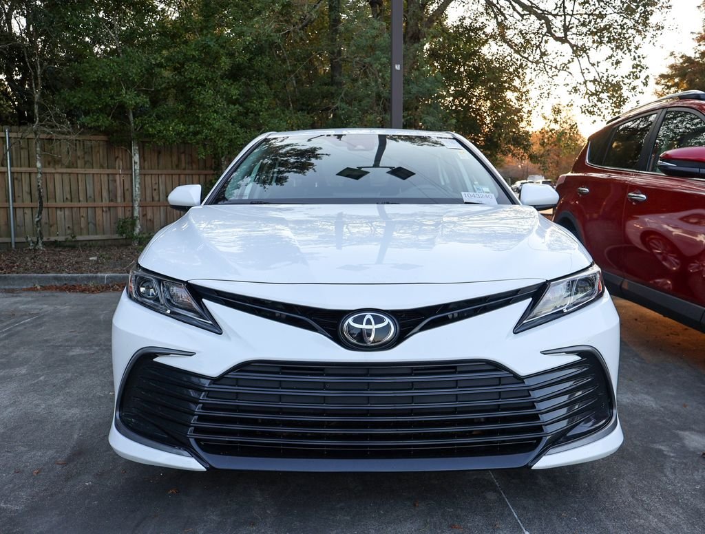 2021 Toyota Camry LE photo 2