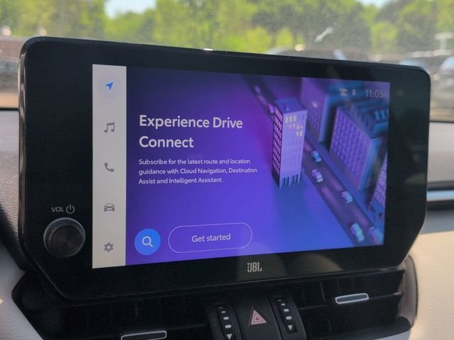Used 2023  Toyota XLE Premium image 18