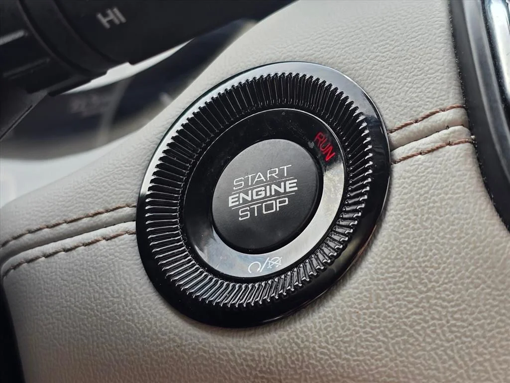Used 2025 White Jeep Limited image 15