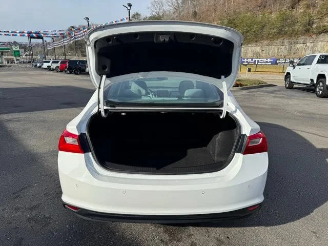 Used 2025 Summit White Chevrolet 1LT image 9