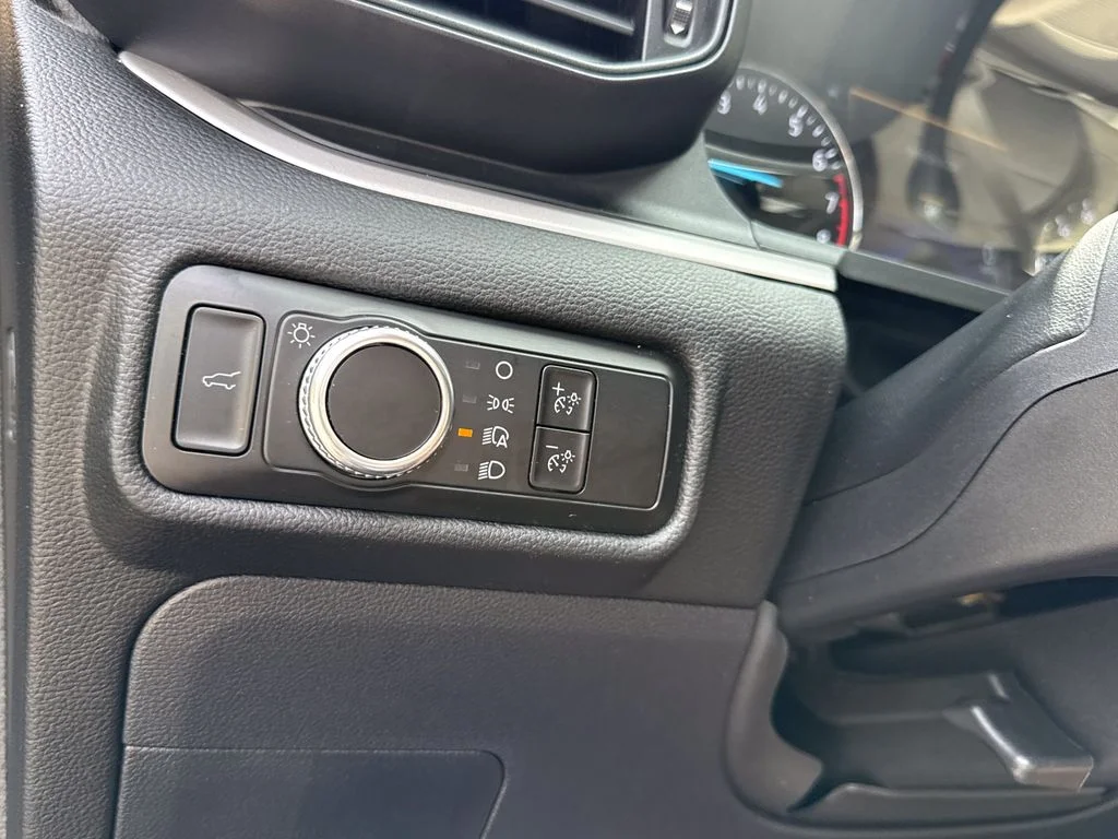 Used 2023 Agate Black Metallic Ford XLT image 25