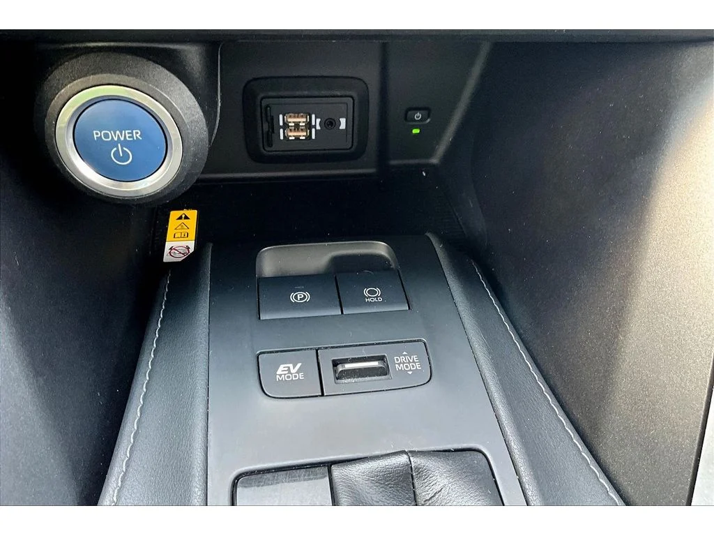 Used 2021  Toyota LE image 21