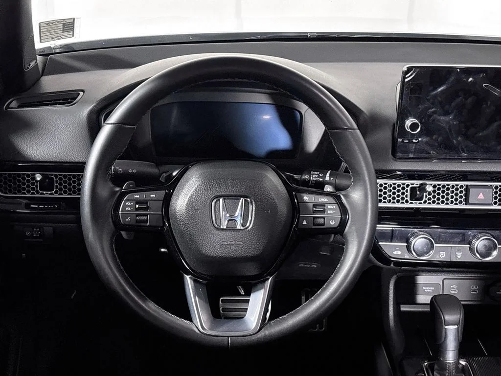 Used 2025  Honda Sport image 13