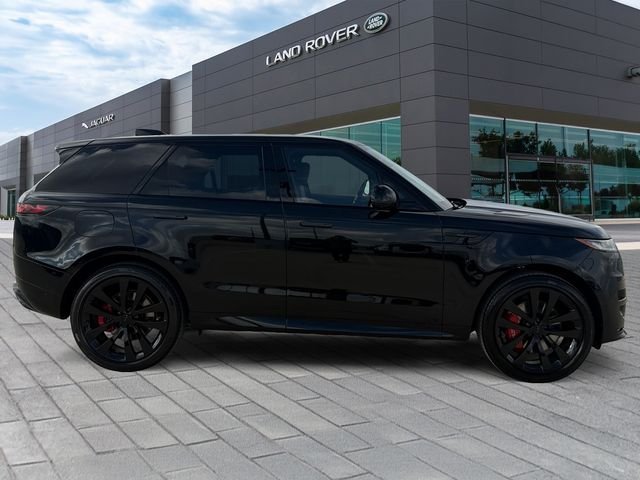New 2026 Santorini Black Land Rover Dynamic SE image 6