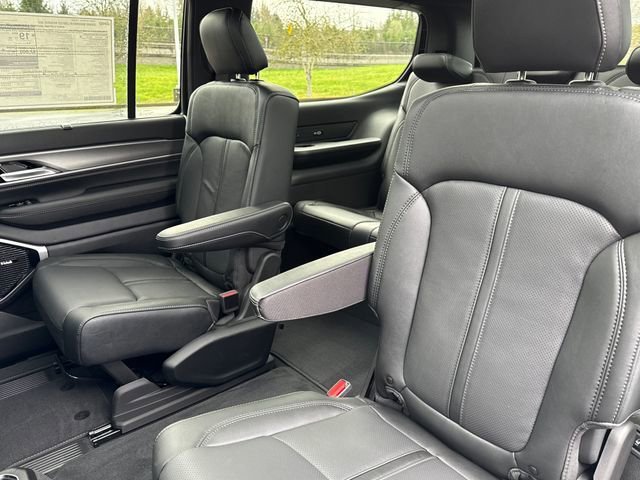 New 2026 Bright White Clear-Coat Exterior Paint Jeep Limited Reserve image 18