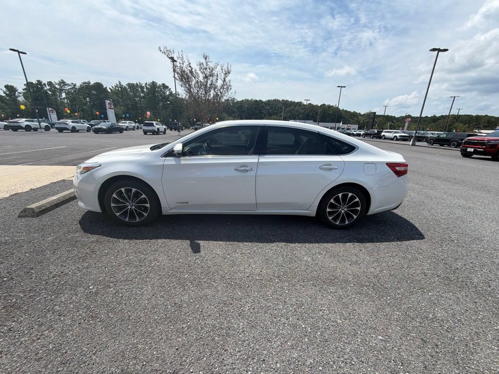 Used 2018 Blizzard Pearl Toyota  image 3