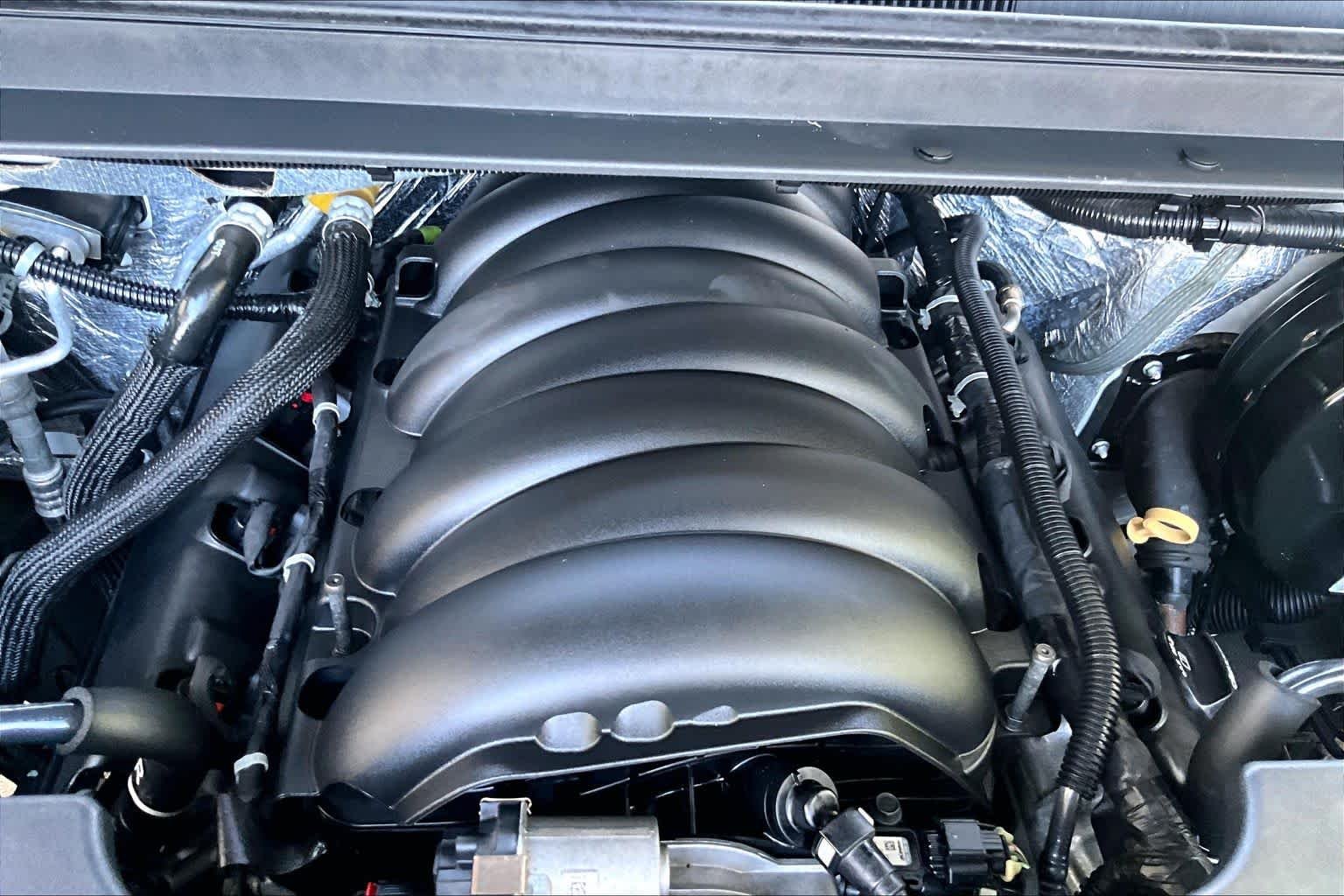Used 2016 White Frost Tricoat GMC Denali image 31