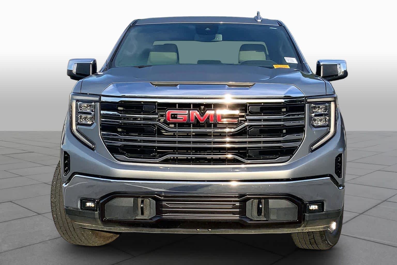 Used 2023 Sterling Metallic GMC SLT image 4