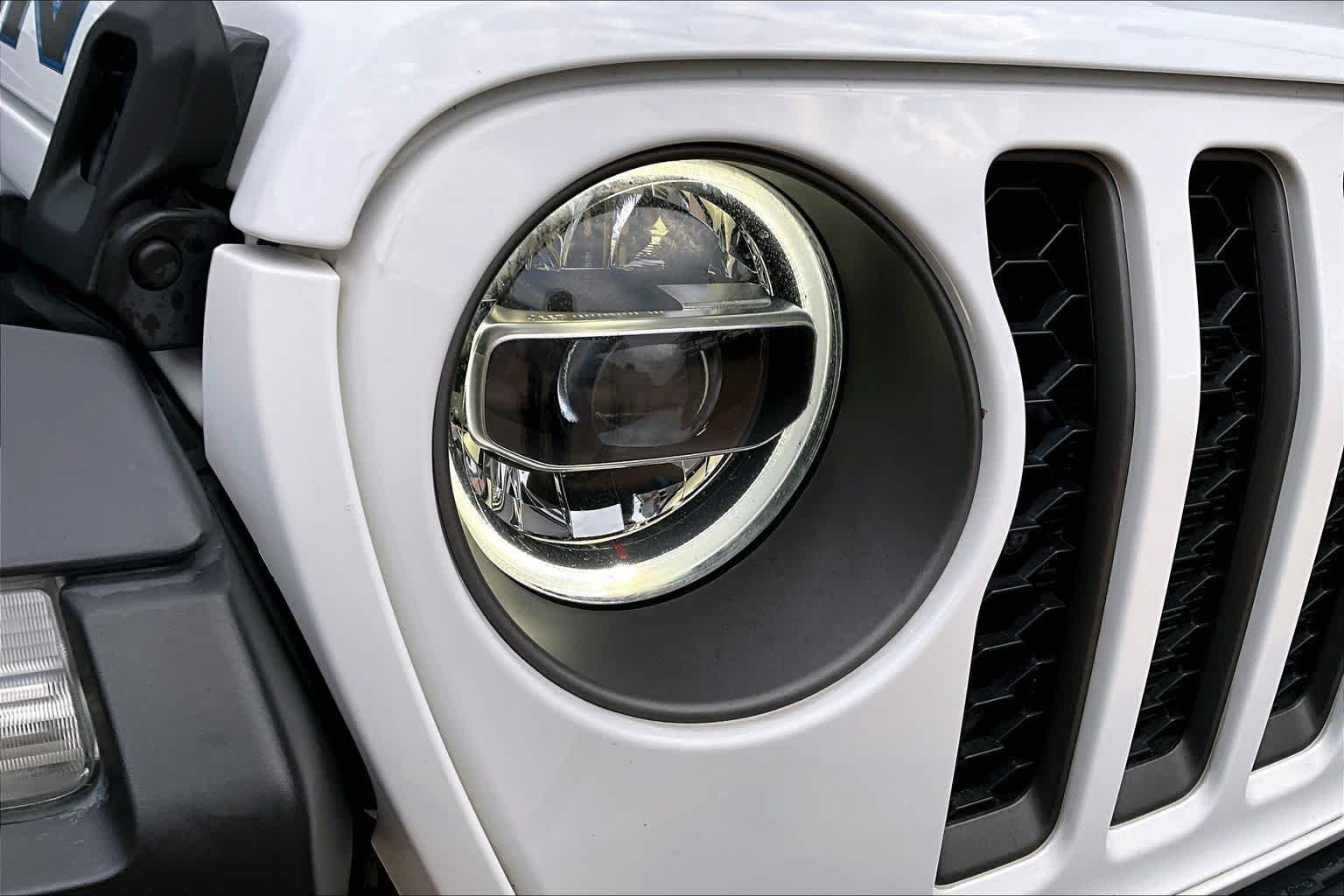 Used 2022 Bright White Clearcoat Jeep Unlimited Rubicon image 26