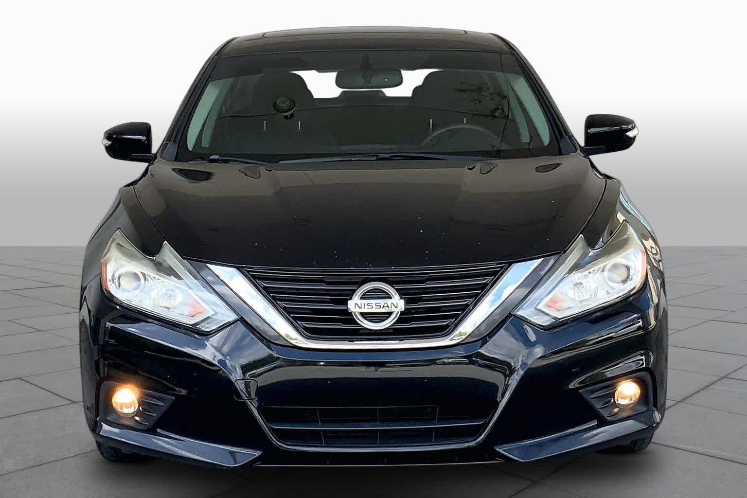 Used 2016 Super Black Nissan 2.5 SV image 4