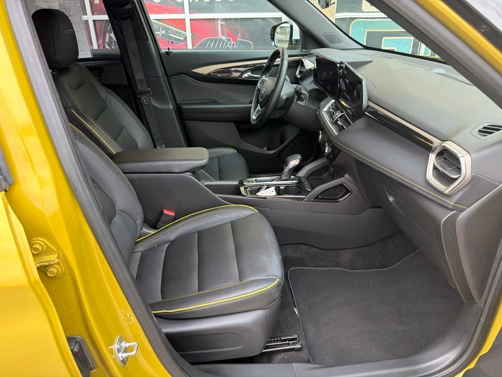Used 2025 Yellow Chevrolet ACTIV image 22