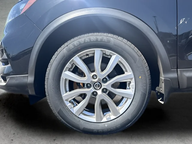Used 2021 Black Nissan S image 24