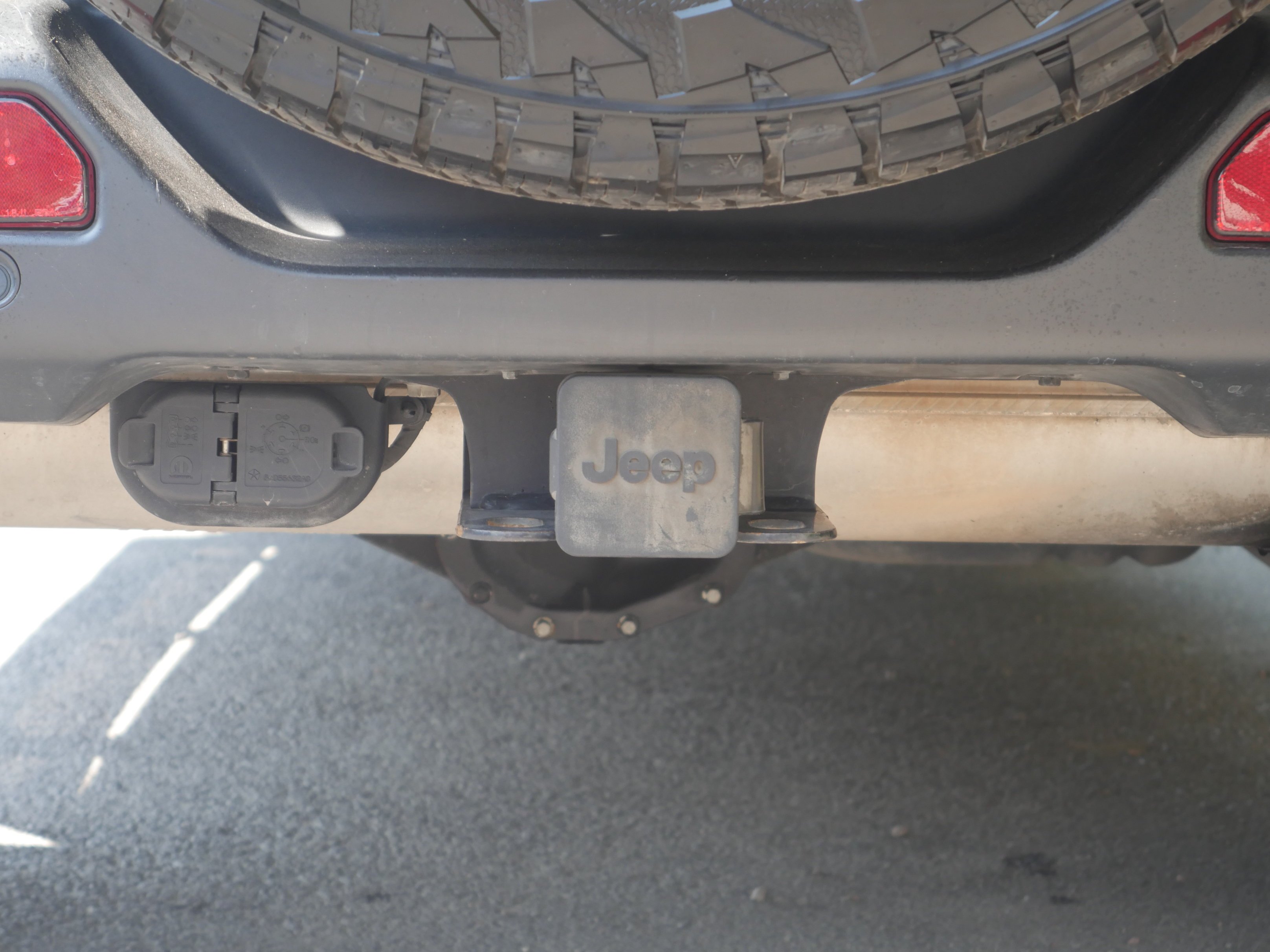Used 2018 Sting Gray Clearcoat Jeep Sahara image 20